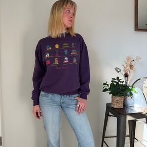 Vintage cozy purple graphic sweatshirt Size M